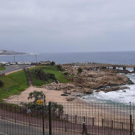 Whale Rock, Modern Beachfront Apartment Margate Luaran gambar