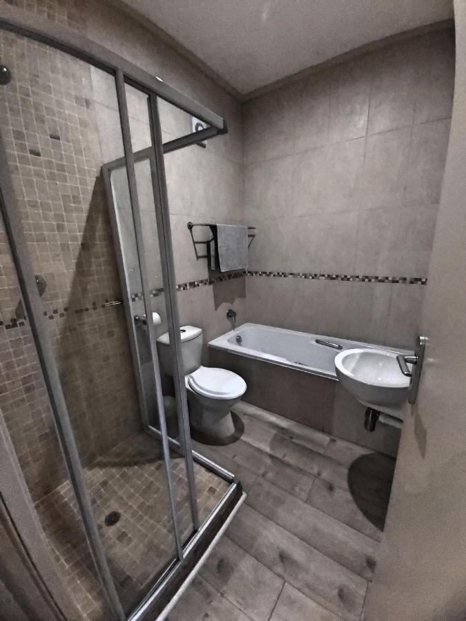 Whale Rock, Modern Beachfront Apartment Margate Luaran gambar